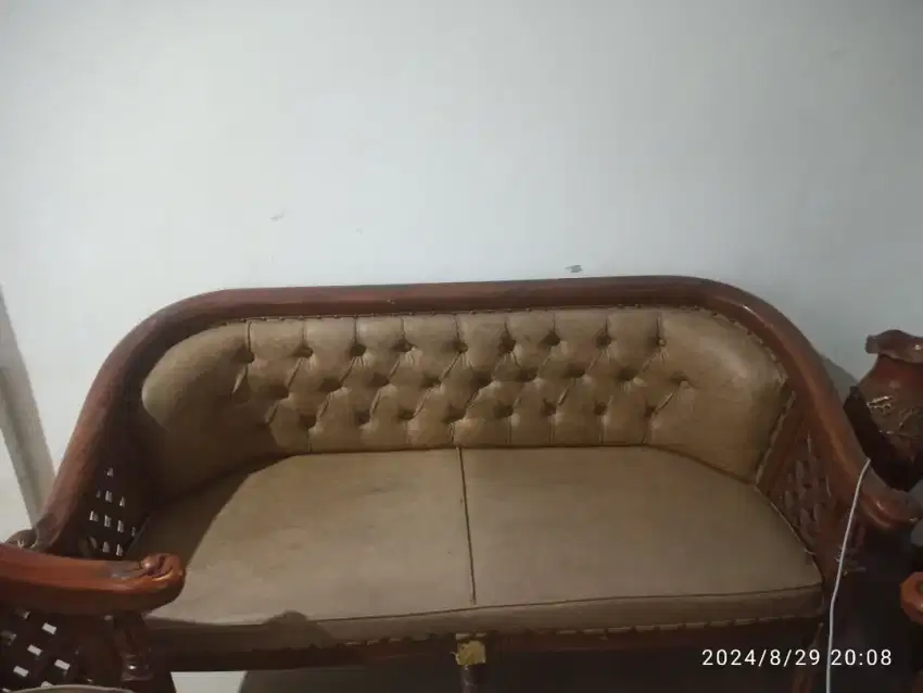 Kursi sofa ruang tamu