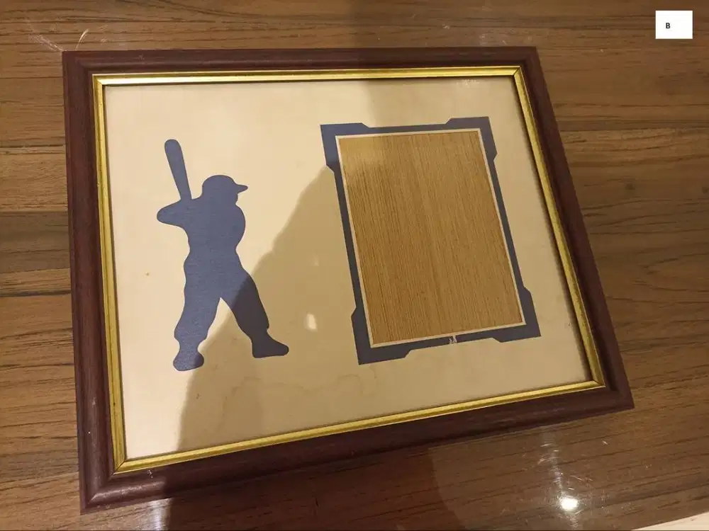 Figura (Frame) Foto Bahan Kayu Dengan Kaca