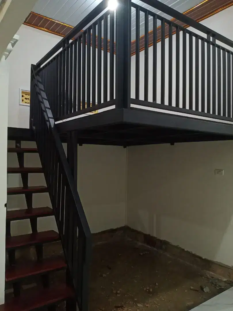 Mezzanine / Tangga Jejak KPJ