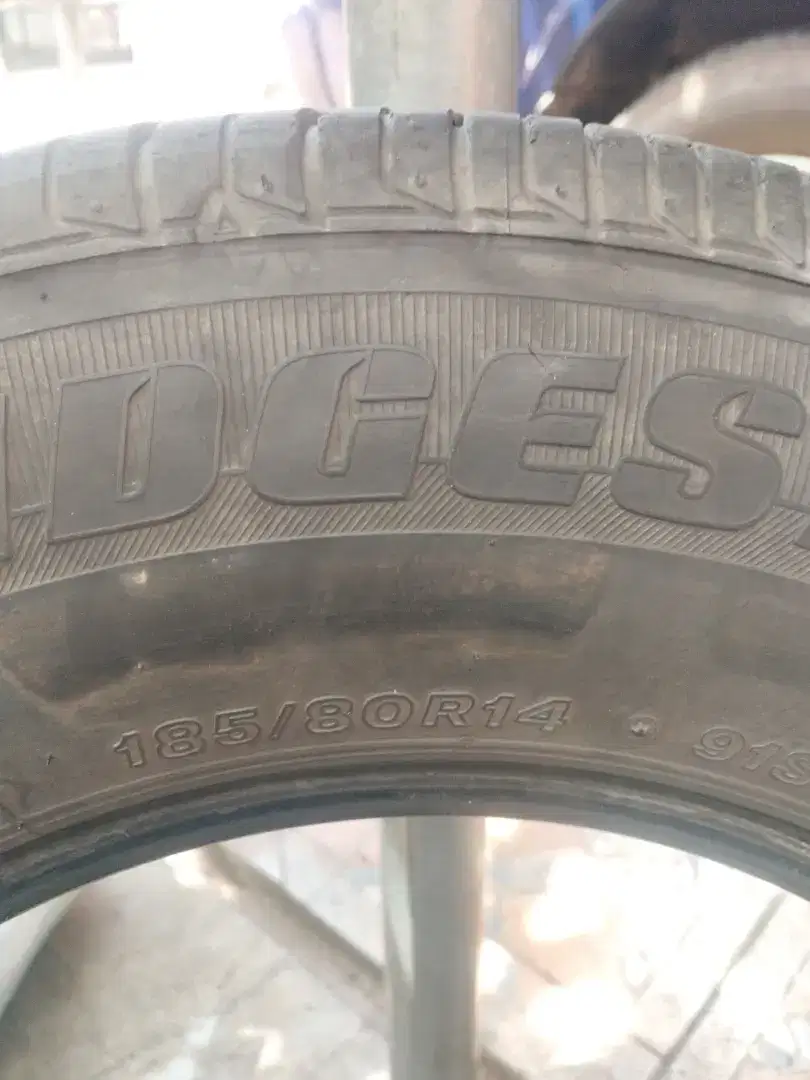 Ban Bridgestone 185 80 r14 Bekas