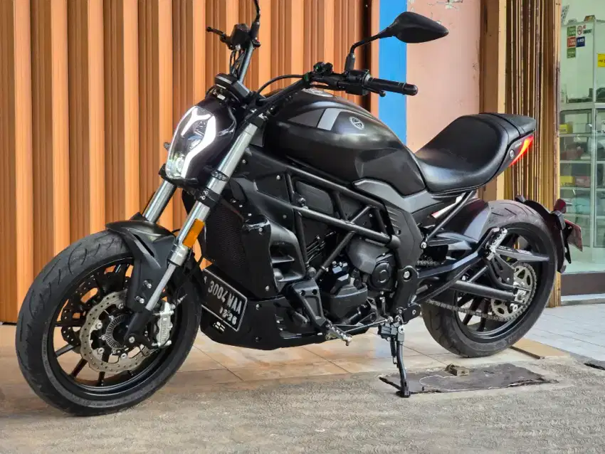 Moge Cruiser Benelli 502C th 2021 Odo 10rb Like New Siap Turing Black