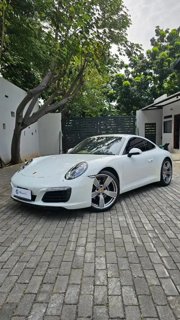 Porsche Carrera 2017 ATPM service record super low KM