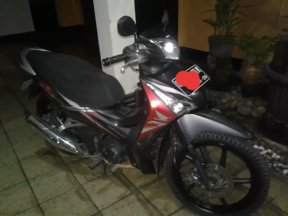 Honda Supra X 125 Helm in