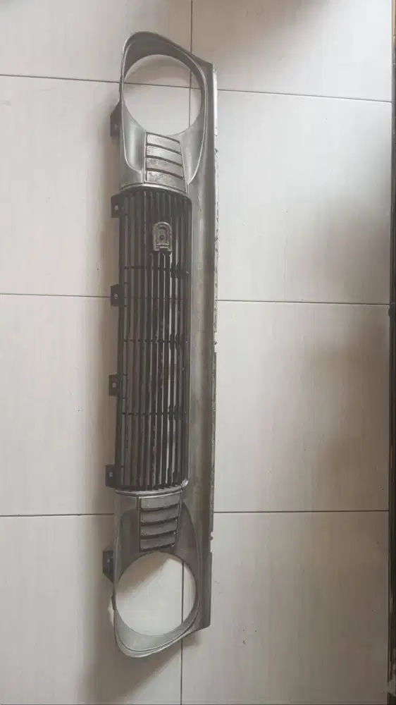 Grill datsun 120 Y