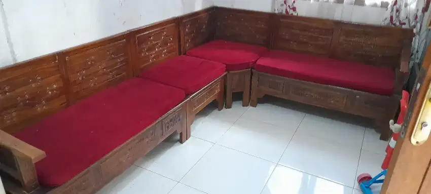 Di jual 1 set kursi kayu sudut