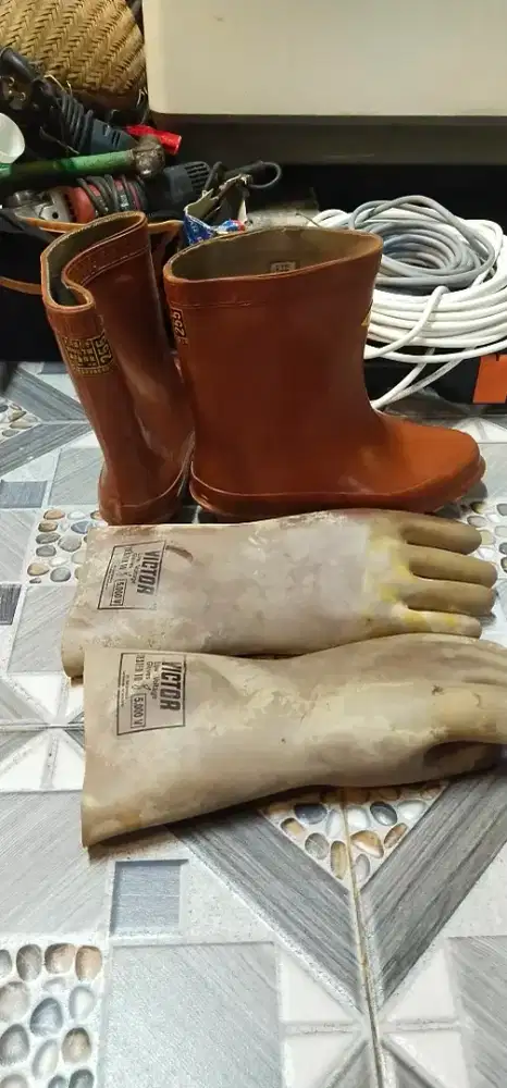 Sepatu Safety anti Listrik 25KV + sarung tangan 5000v
