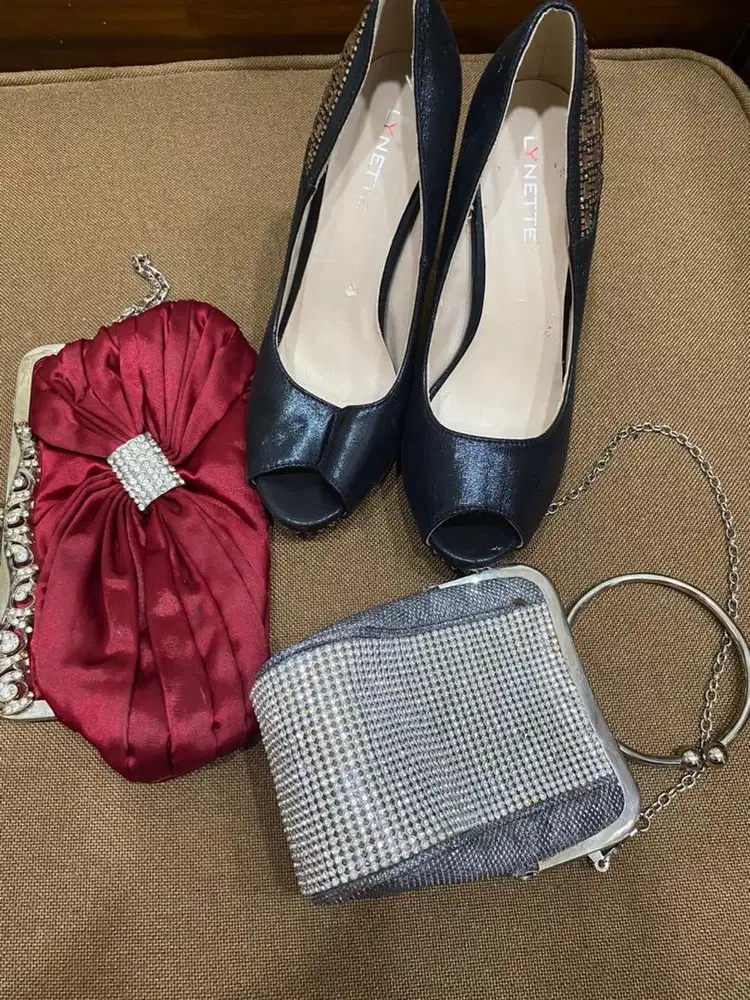 2 tas dan 1 sepatu dijual ketiganya semua