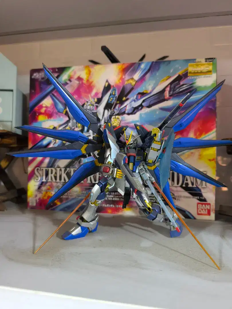 Gundam Strike Freedom 1/100 MG (Extra Finish Version)