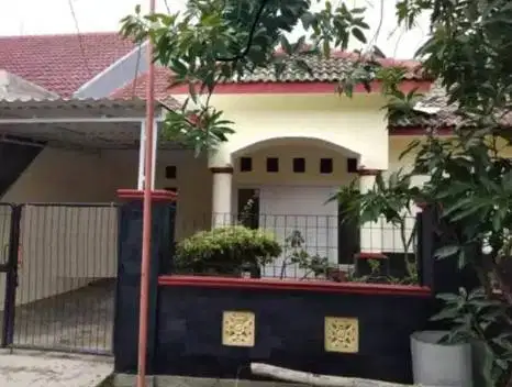 DIJUAL CEPAT RUMAH 2 LANTAI KEREN & STRATEGIS DI BLOK PALING DEPAN