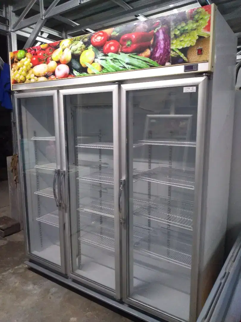 Showcase dua pintu ready stock