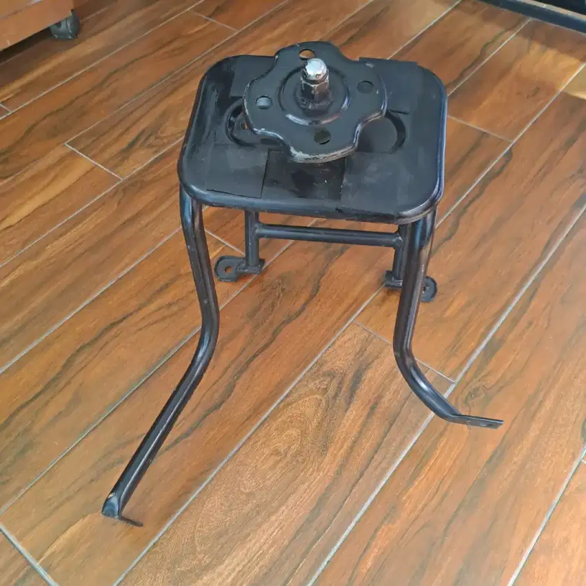 TIRE HANGER ORIGINAL NISSAN TERRANO