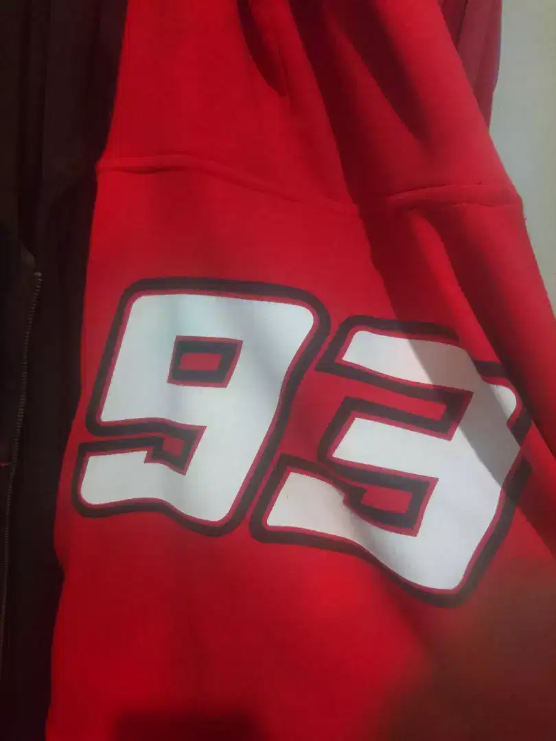 Uniqlo hoodie ex motogp. Tag marc marquez