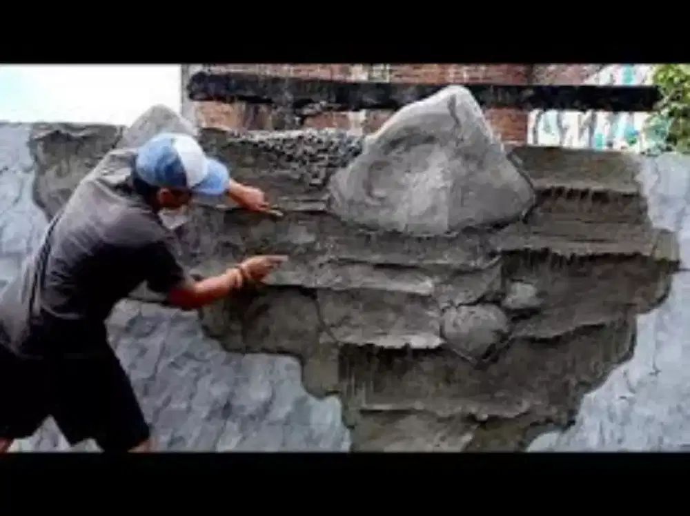 Tukang kolam dan relief tebing