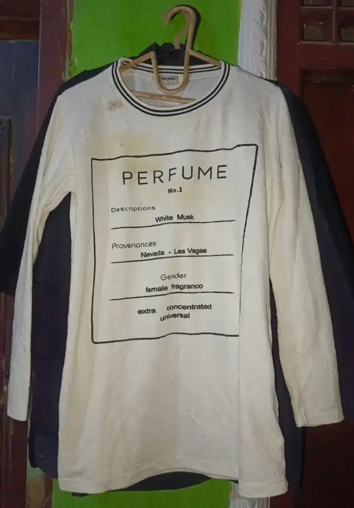 Crewneck warna white/putih size small (s)