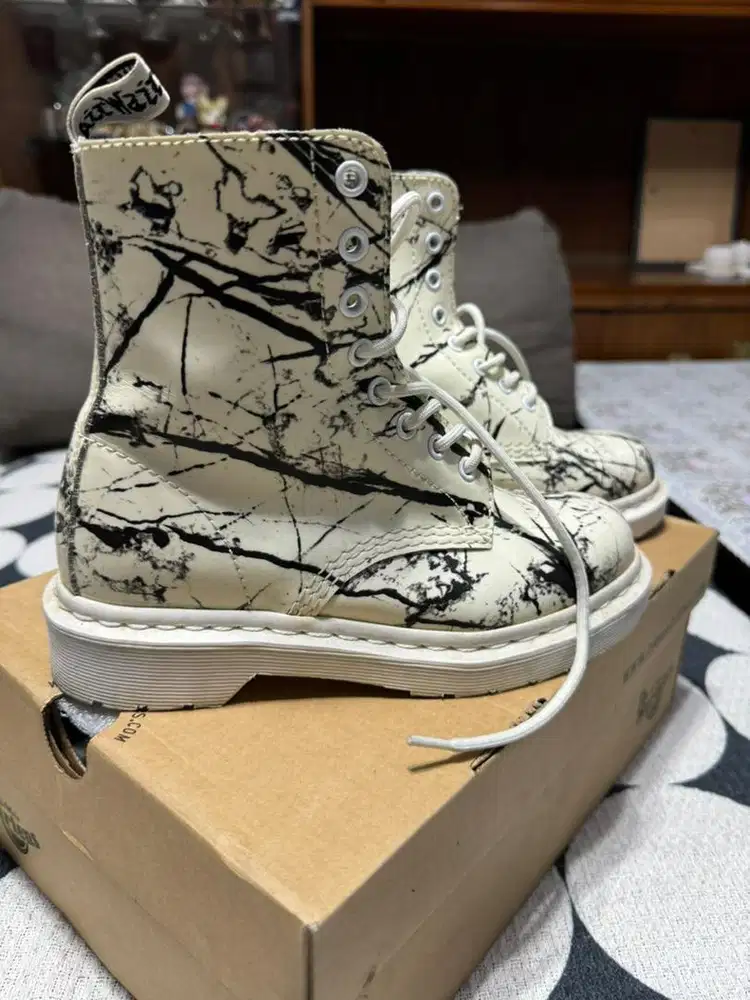 Jual Cepat Sepatu Original Dr.Martens Pascal Marble in White Limited