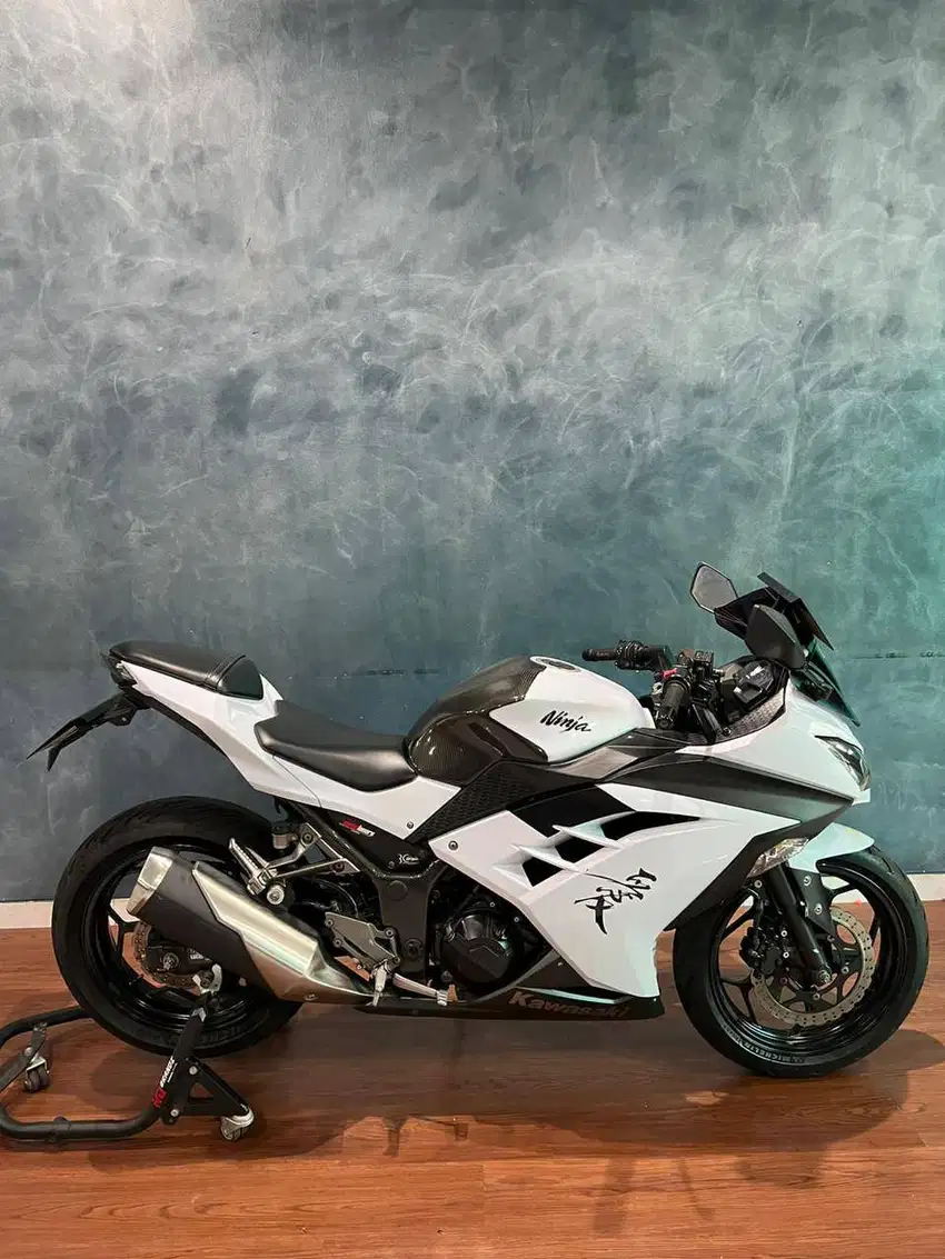 KAWASAKI NINJA 250 FI OLD 2013 WHITE MINT CONDITION