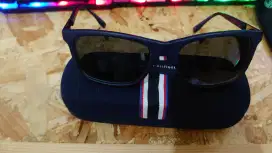 Kacamata Hitam Tommy Hilfiger. Polarized Minus 5.