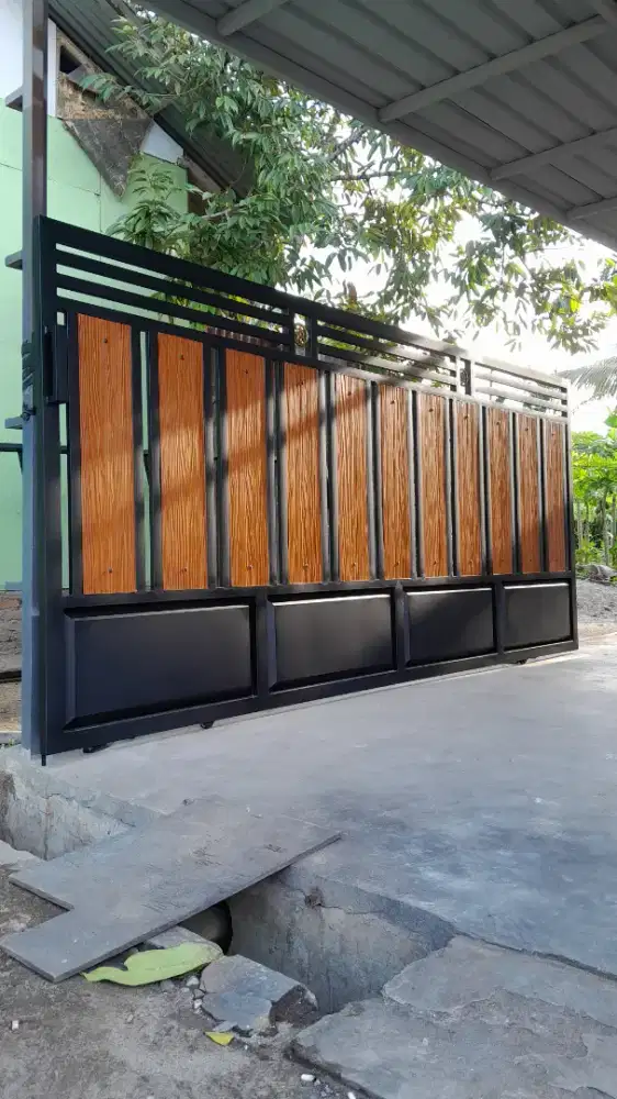 Pagar sorong woodplank