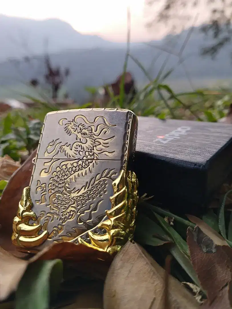 Zippo Golden Dragon Claw