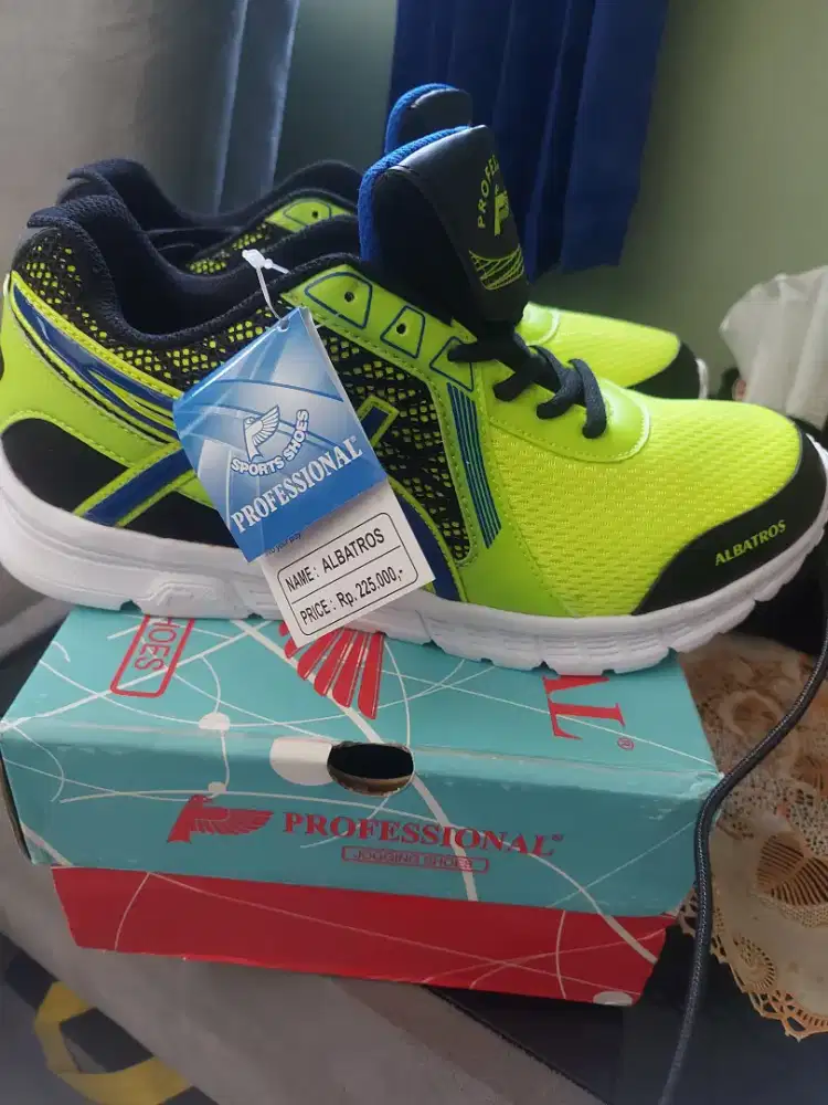 Sepatu runing lari professional
