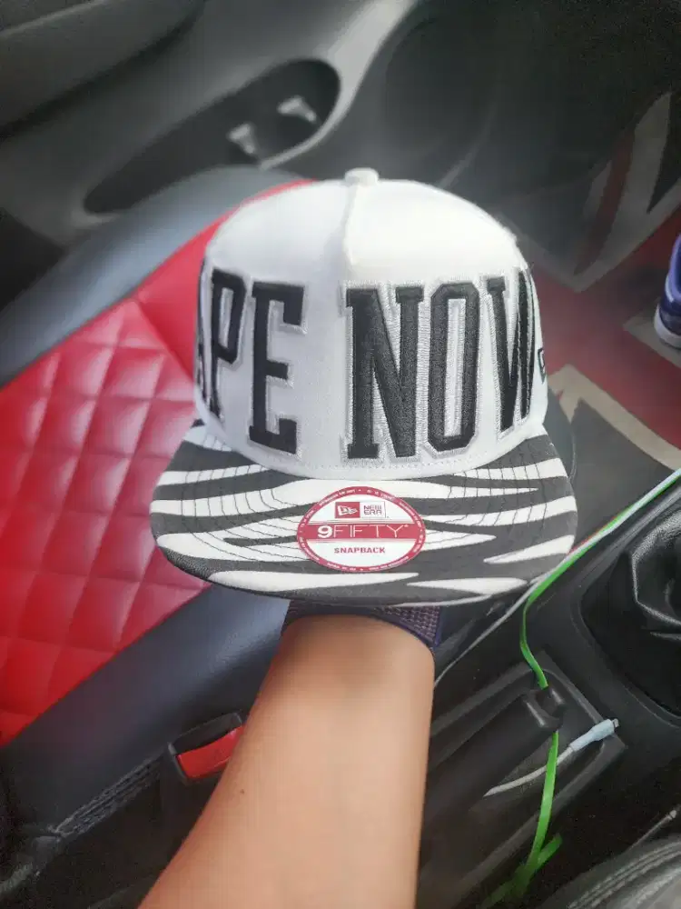 Topi New Era Colab AAPE New