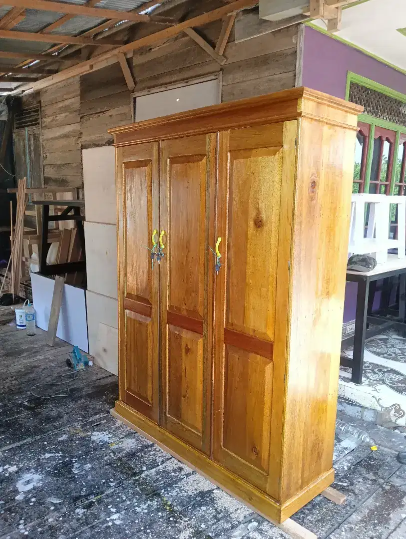Lemari pakaian pintu 3