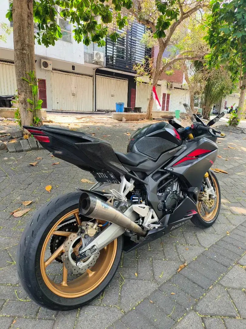 Black CBR 250 RR modif low KM jarang pakai