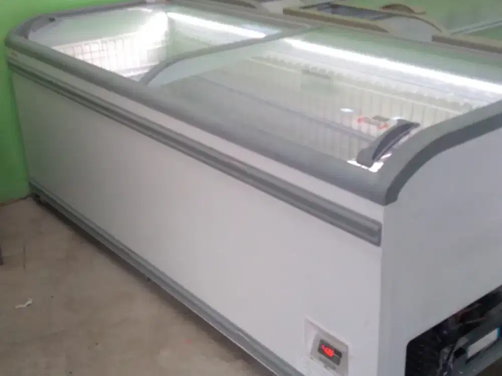 Frezer kaca 700 Liter ready
