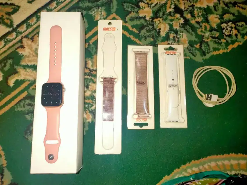 iWatch Series 4 - 44mm Gold