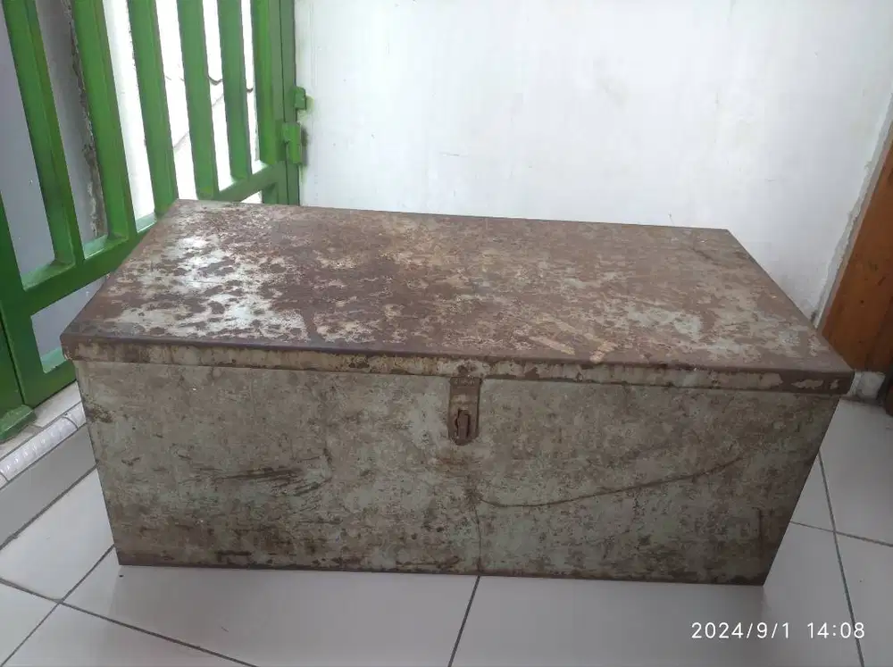 Tool box besi besar