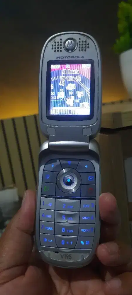Handphone lipat Motorola V195 engineering sample