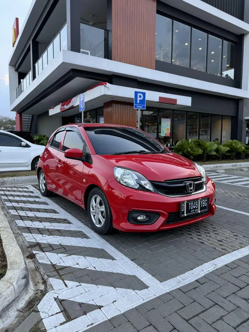 Honda Brio E manual 2016 MT merah mulus terawat antik