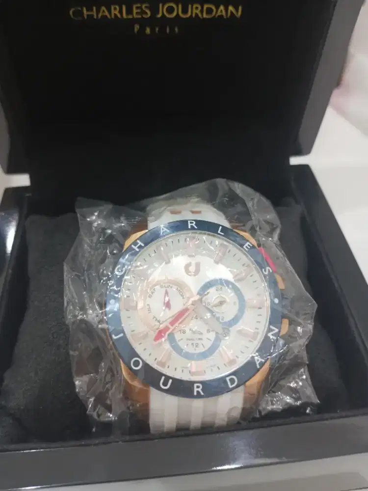 DIjual Jam Tangan Baru Merk Charles Jordan