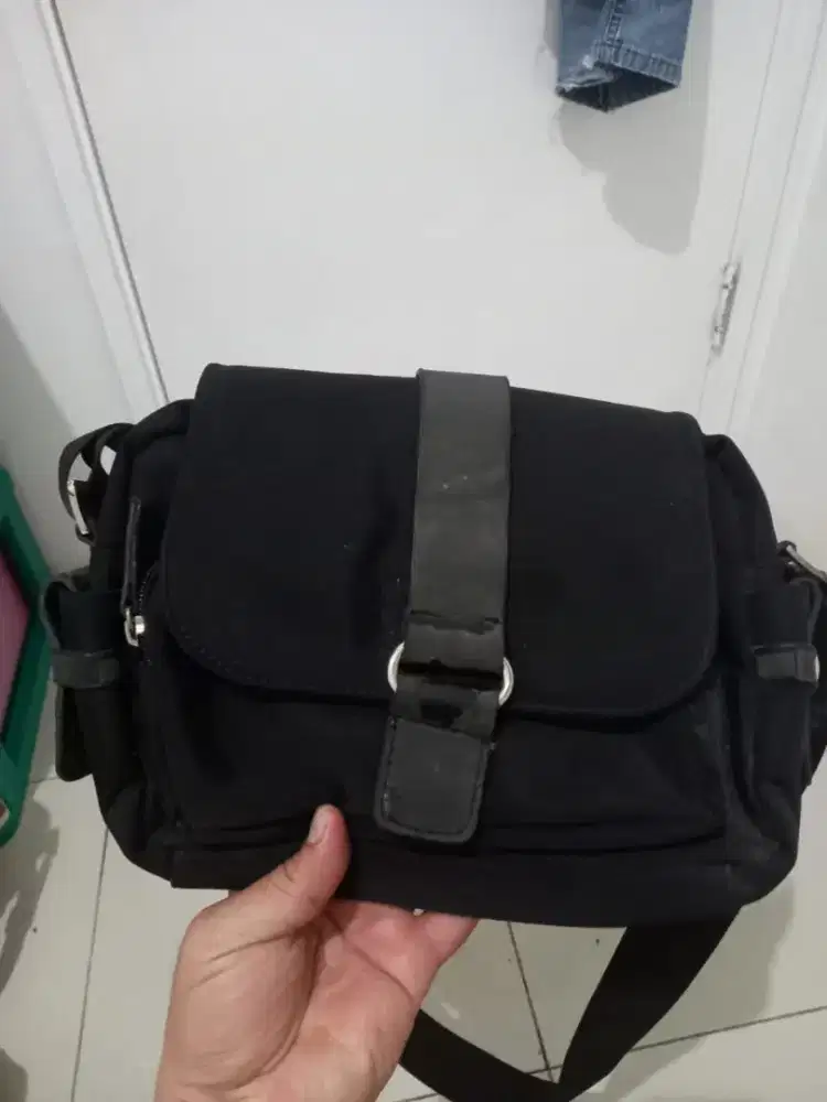 Di jual tas selempang. Kondisi 95 %  bagus.