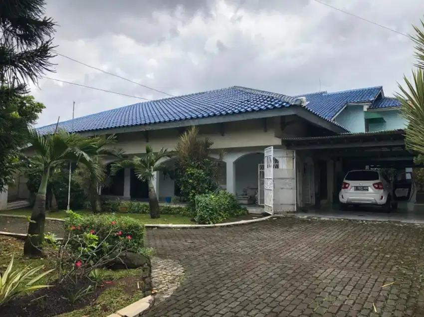 Dijual Rumah luas pinggir jalan di jl petukangan selatan Jaksel