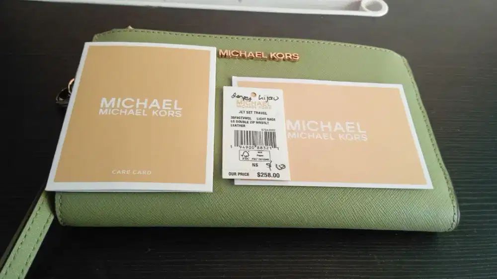 Jual Cepat Dompet Wanita Merk MICHAEL KORS warna Hijau Sage
