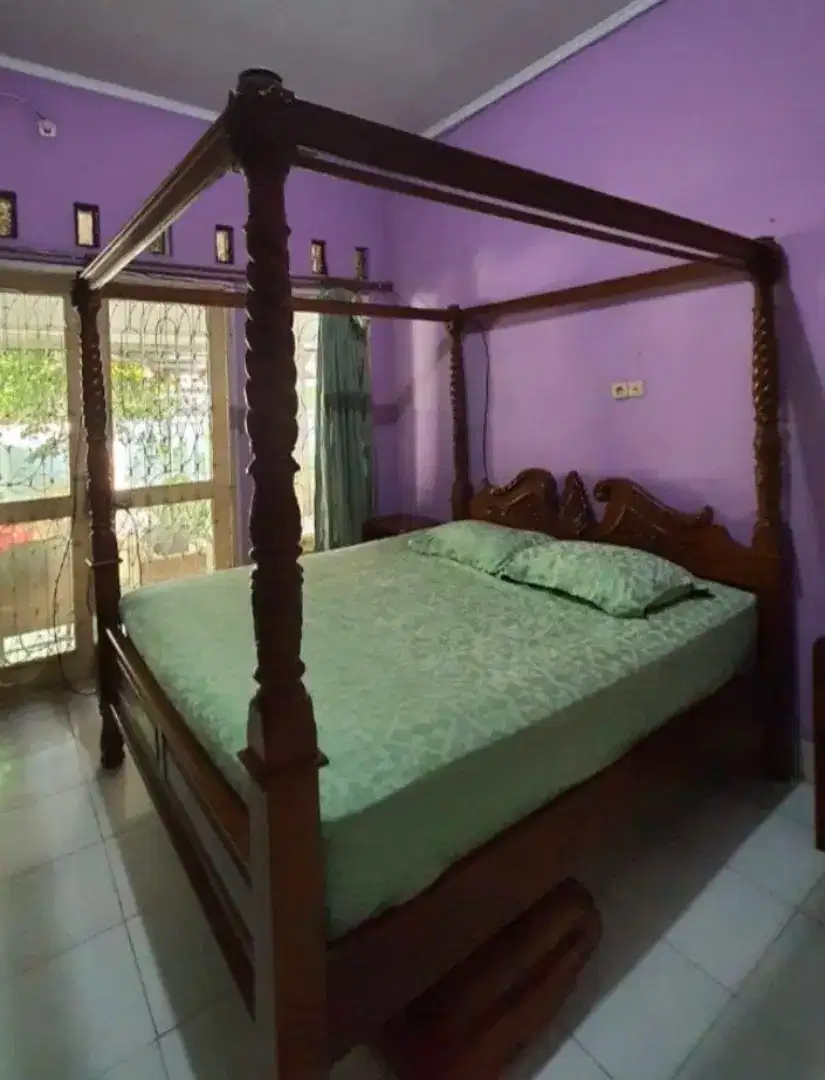 Tempat tidur king size kanopi bahan jati