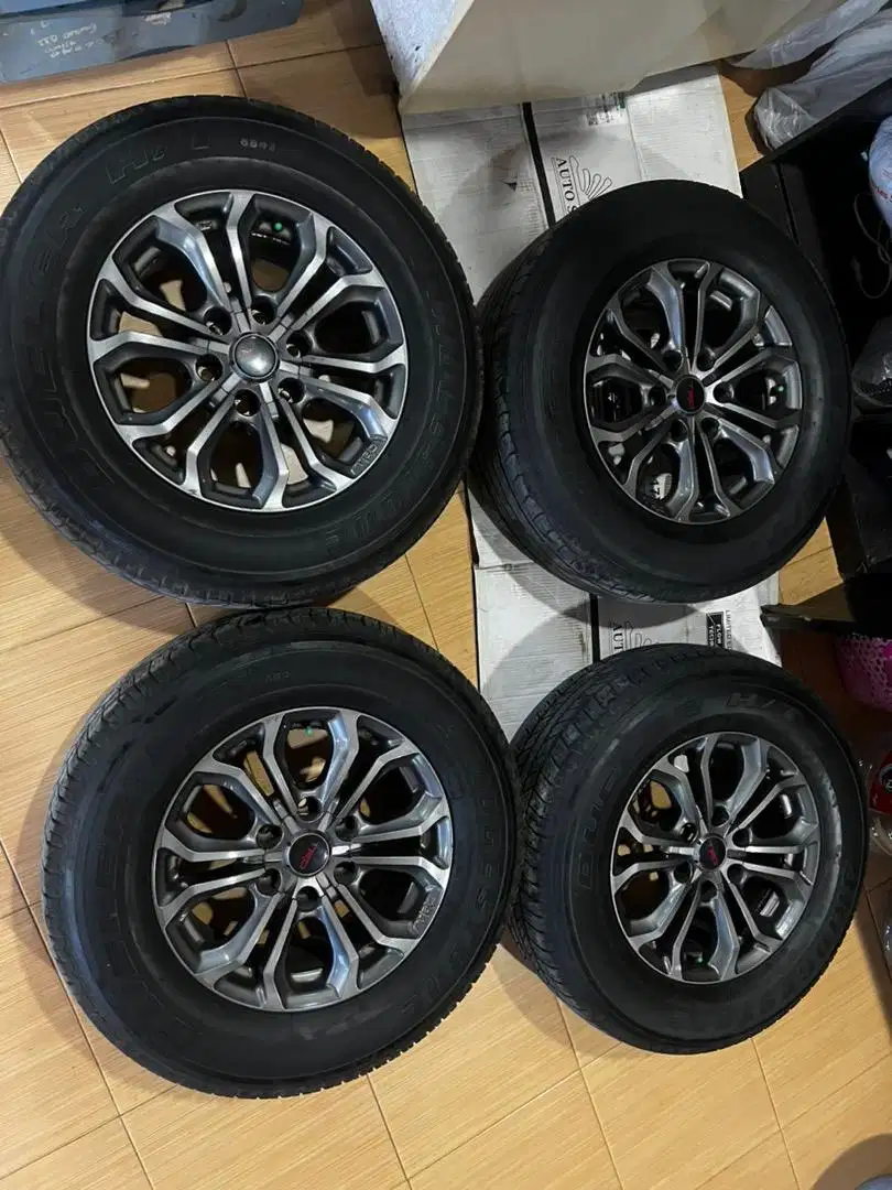 velg R17 + ban ori TRD Sportivo bawaan fortuner vnt