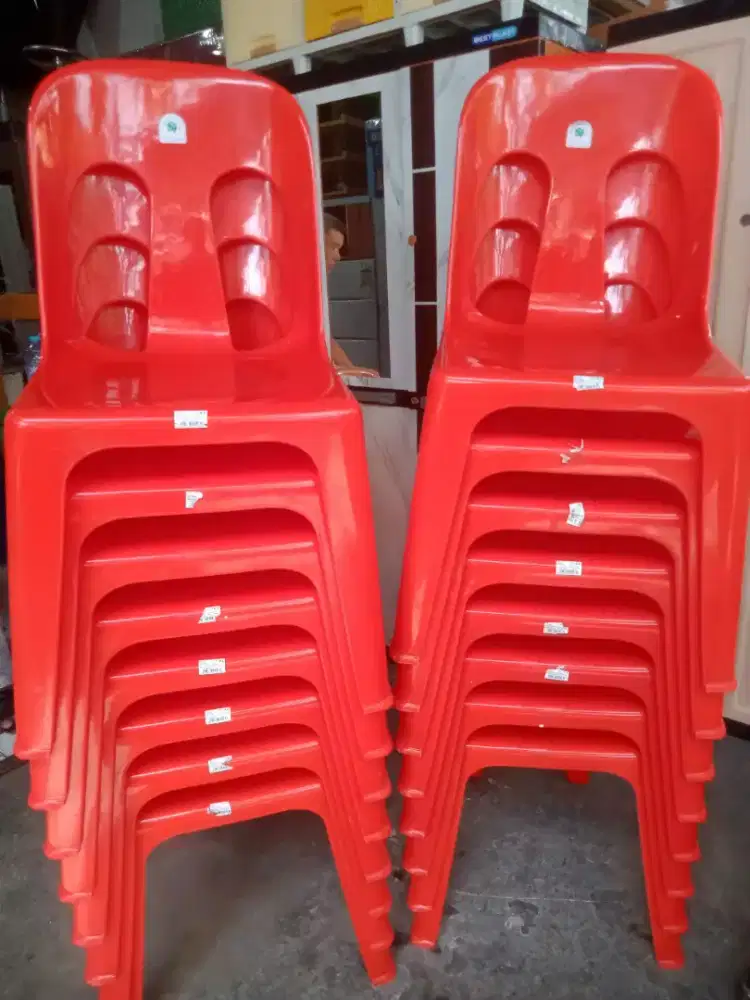 KURSI PLASTIK GREEN LEAF AWET HINGGA 15 TAHUN