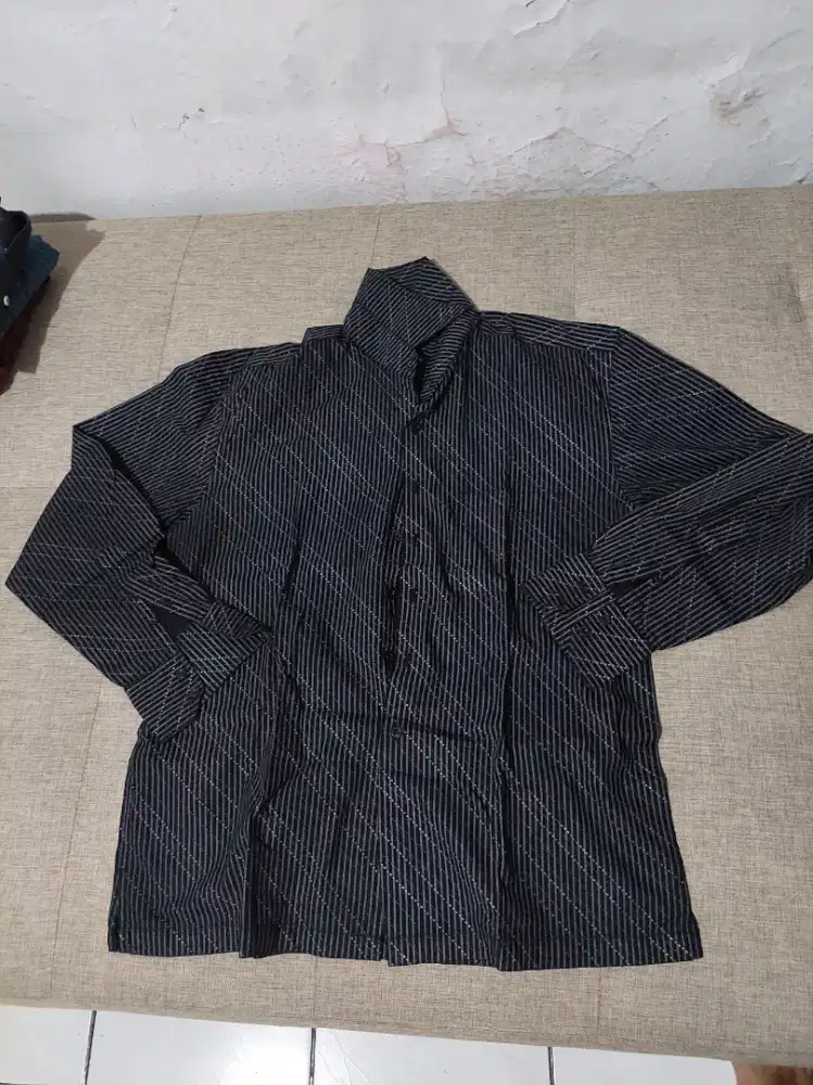 Kemeja strip hitam urban icon