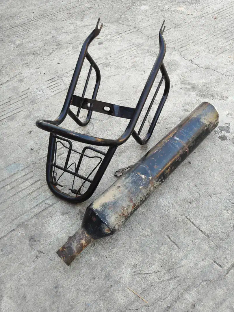 Aksesoris backrack dan silincer knalpot motor kawasaki  w175