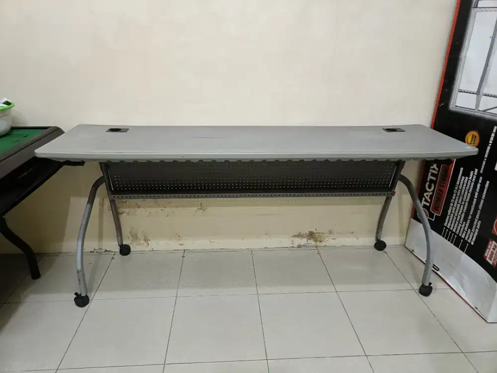 Meja Krisbow Kaki Roda 1.8m