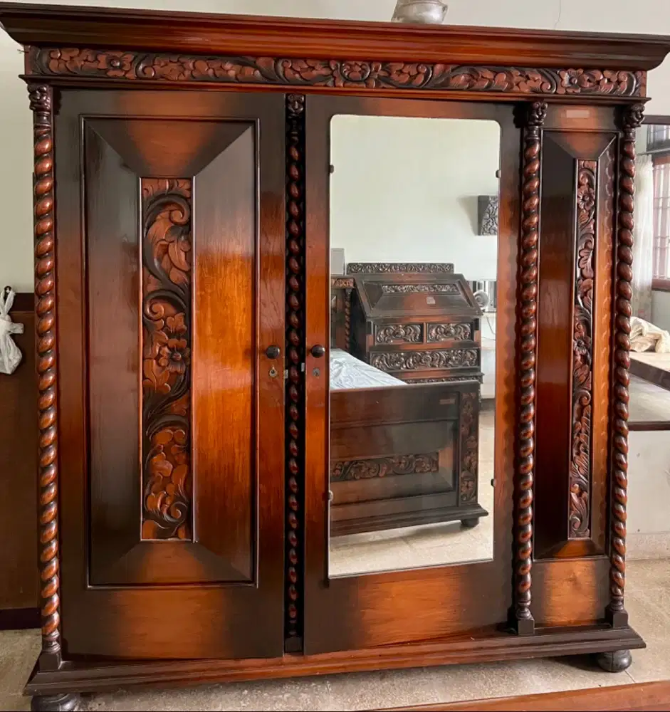 Lemari Antik Van Der Pool Asli 3 Pintu