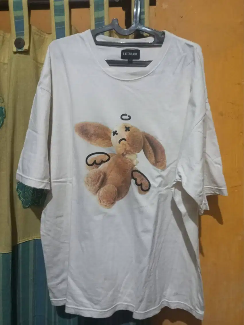 shirt kaos faith fade bunny oversize L broken white