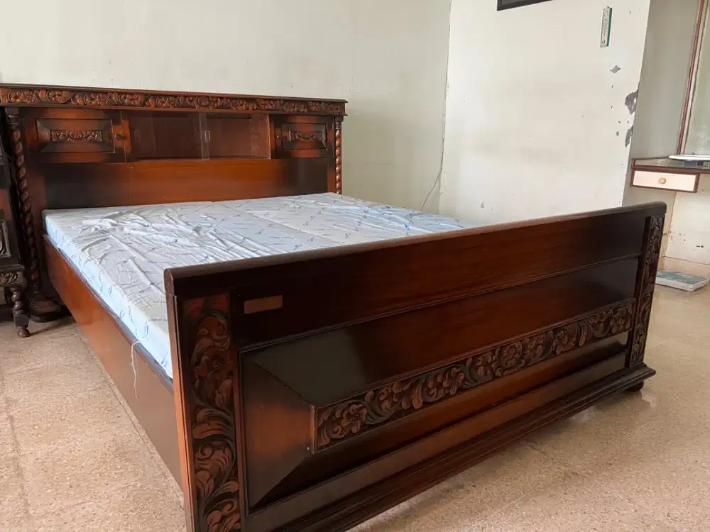 Ranjang Antik Kuno Van Der Pool Asli