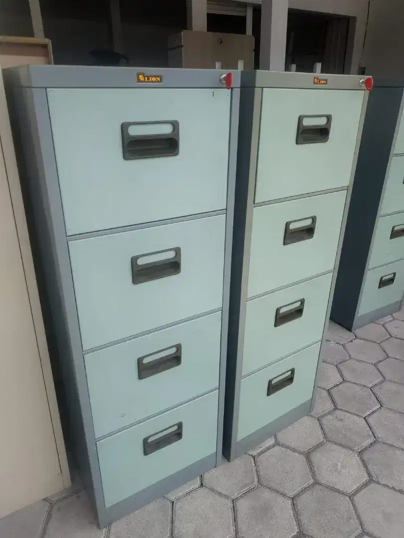 Lemari arsip / filing cabinet laci 4