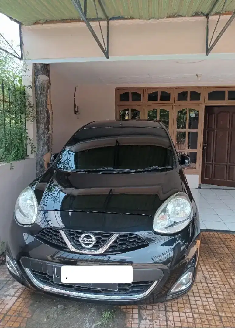 Nissan March 1.5 MT