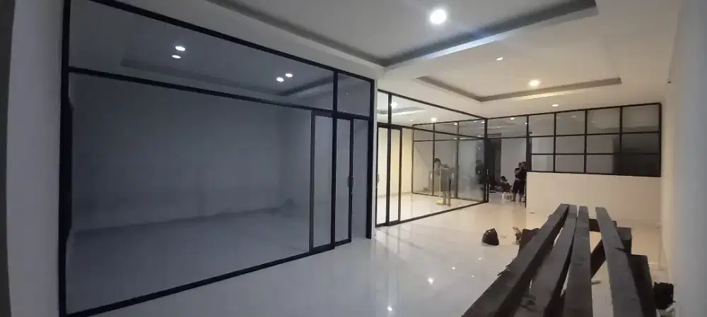Partisi aluminium kaca custom, kusen² pintu dan jendela aluminium