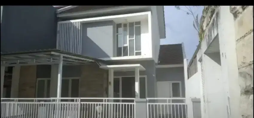 Disewakan rumah 2 lantai lokasi premium