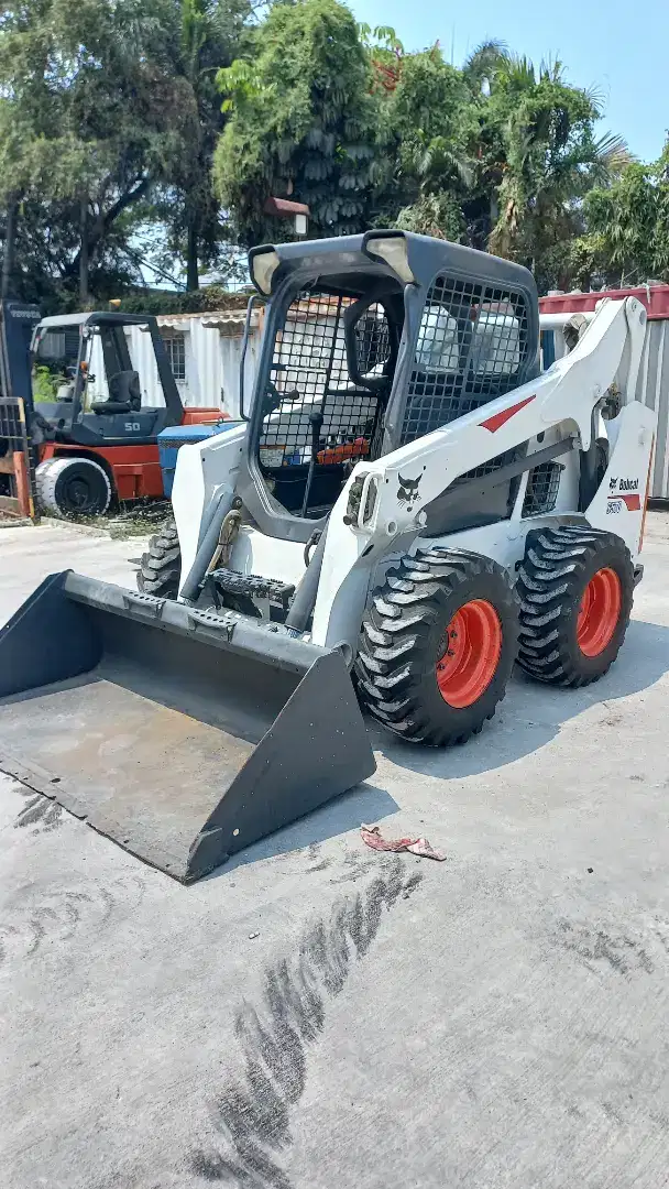 Skid steer loader BOBCAT S570 2018 orisinil mesin KUBOTA